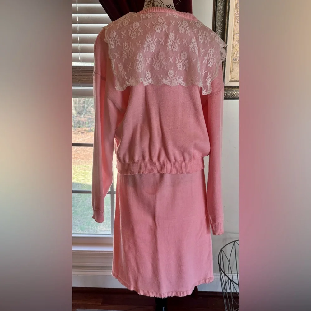 Vintage Dollette Bubblegum Pink Sweater Skirt Set Peter Pan Lace Collar V-Neck
